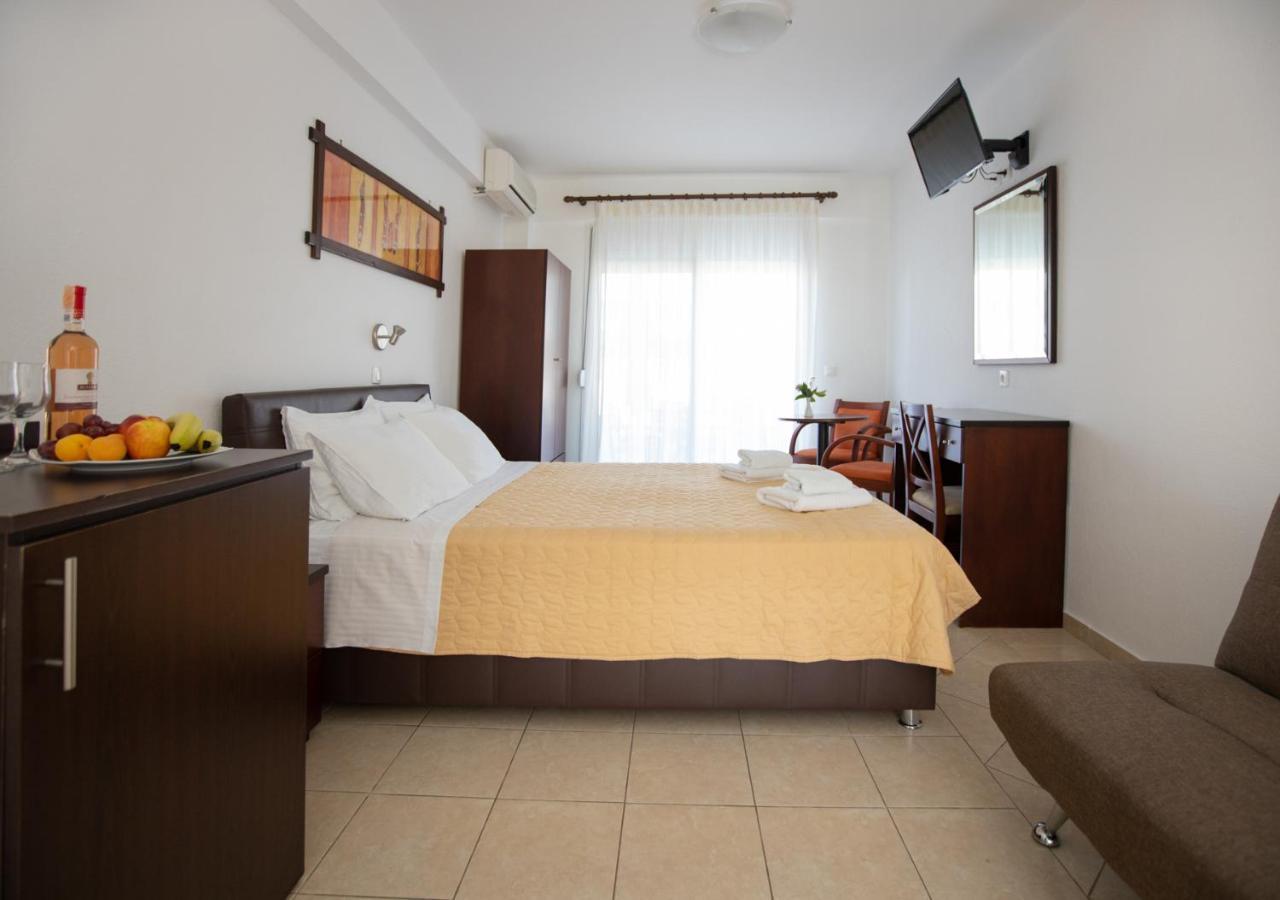 Melis Aparthotel 4*