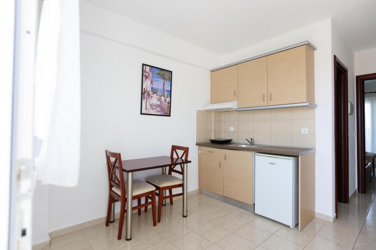 Melis Studios Aparthotel 4*